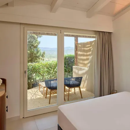 Baia Di Sardinia, Curio Collection By Hilton Station touristique