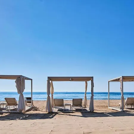 منتجع Baia Di Sardinia, Curio Collection By Hilton شيا