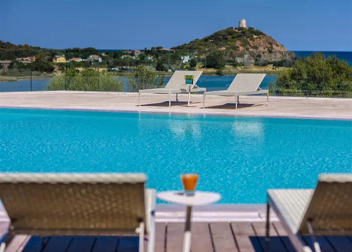 Baia Di Sardinia, Curio Collection By Hilton Üdülőközpont 4*