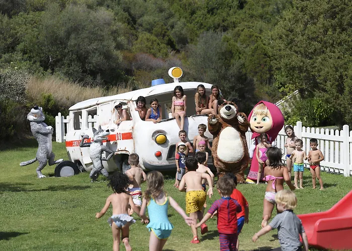 Üdülőközpont Baia Di Sardinia, Curio Collection By Hilton