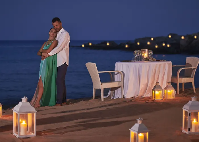 Üdülőközpont Baia Di Sardinia, Curio Collection By Hilton