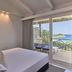 Baia Di Sardinia, Curio Collection By Hilton 4* 奇亚