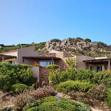 Ośrodek wypoczynkowy Baia Di Sardinia, Curio Collection By Hilton 4*