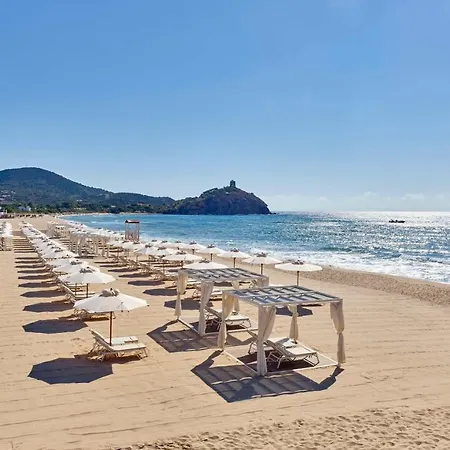 Baia Di Sardinia, Curio Collection By Hilton 4*