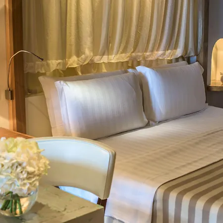 Baia Di Sardinia, Curio Collection By Hilton