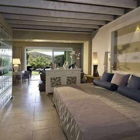 Baia Di Sardinia, Curio Collection By Hilton 4*