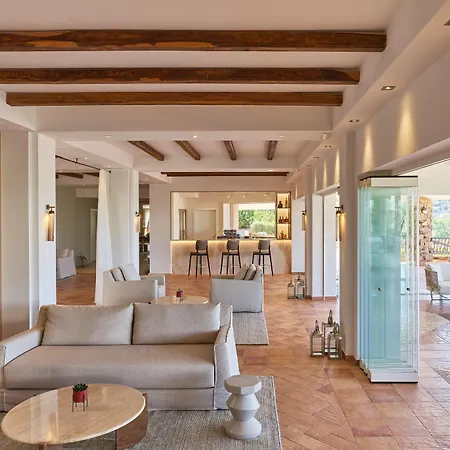 Baia Di Sardinia, Curio Collection By Hilton キア