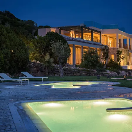 Baia Di Sardinia, Curio Collection By Hilton 4* Chia
