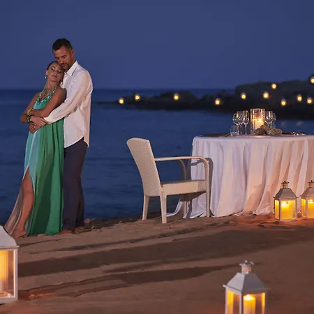 Ośrodek wypoczynkowy Baia Di Sardinia, Curio Collection By Hilton