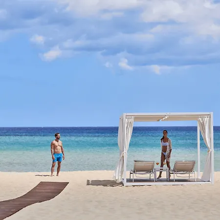 リゾート Baia Di Sardinia, Curio Collection By Hilton 4*