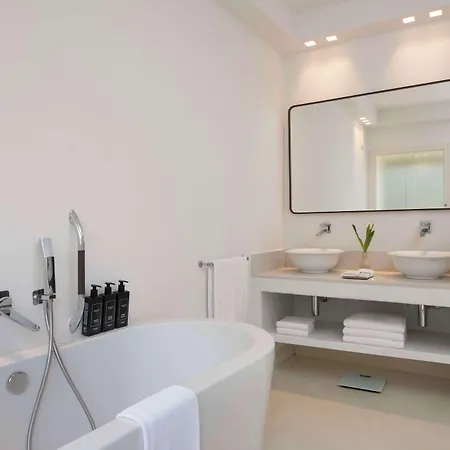 Baia Di Sardinia, Curio Collection By Hilton 5*