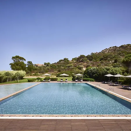 Baia Di Sardinia, Curio Collection By Hilton 4* Chia