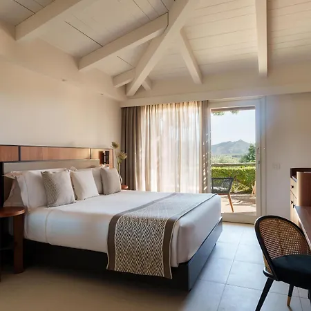 Baia Di Sardinia, Curio Collection By Hilton 4* Chia