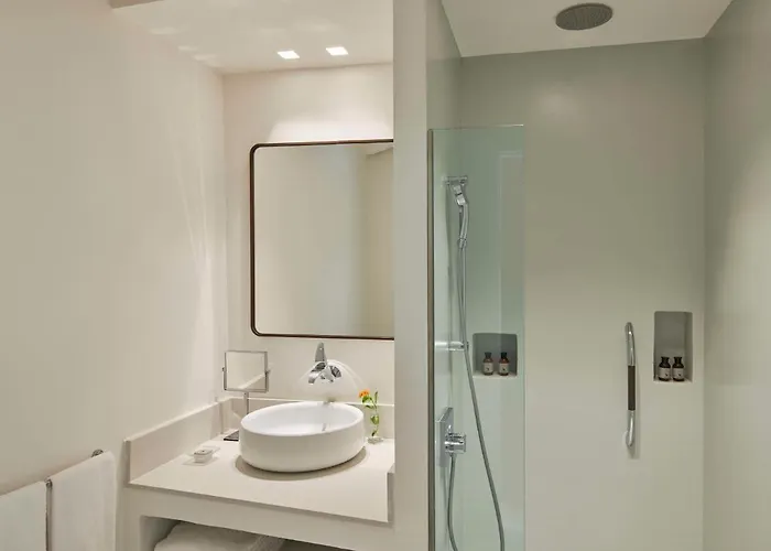 Baia Di Sardinia, Curio Collection By Hilton Üdülőközpont 4*