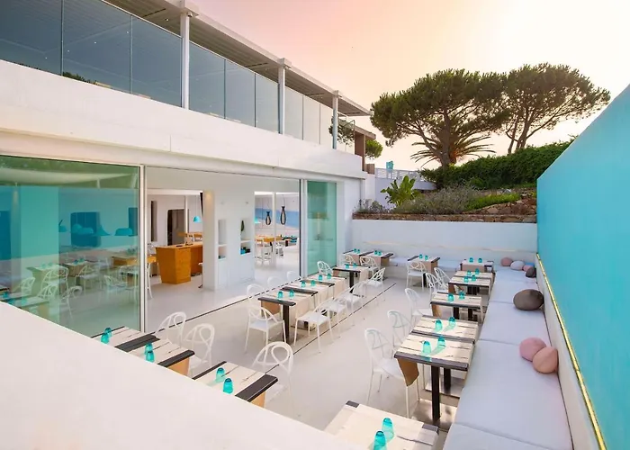 Baia Di Sardinia, Curio Collection By Hilton 4* Chia