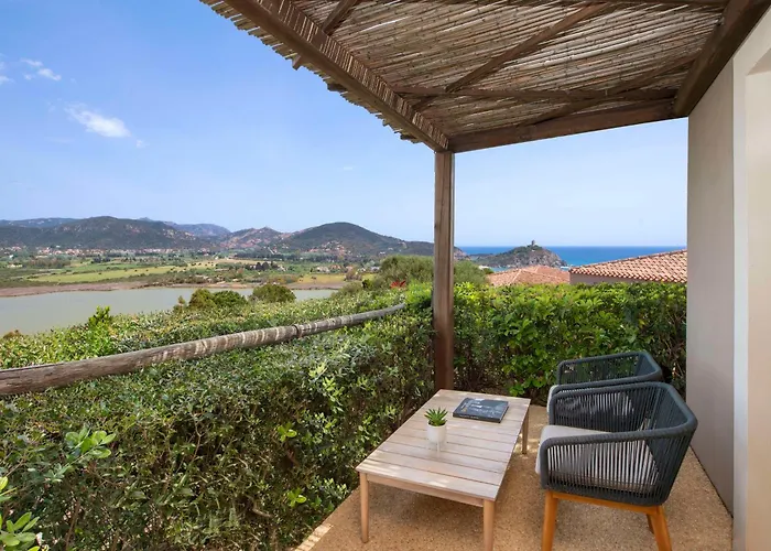 Baia Di Sardinia, Curio Collection By Hilton 4* Chia