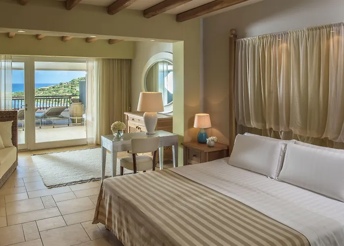 Baia Di Sardinia, Curio Collection By Hilton Resort Chia