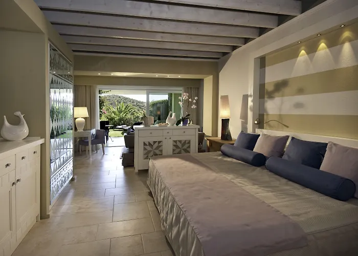 Baia Di Sardinia, Curio Collection By Hilton 4*