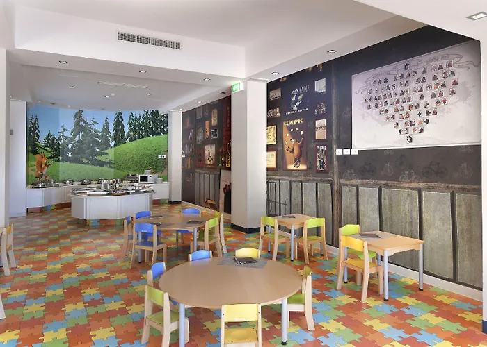 Baia Di Sardinia, Curio Collection By Hilton 4*