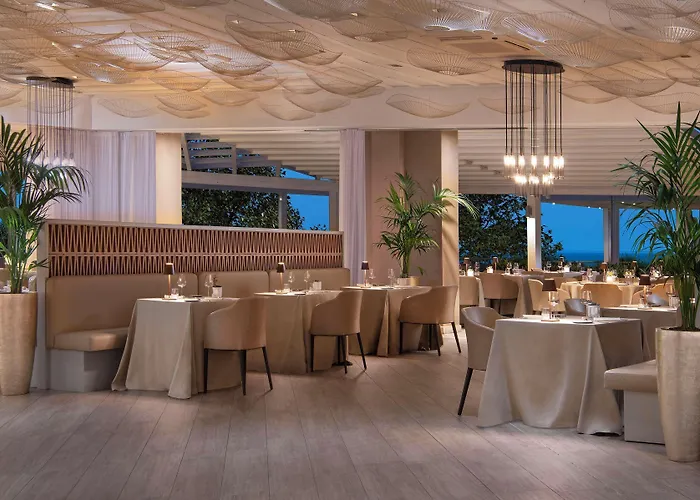 Baia Di Sardinia, Curio Collection By Hilton 4*