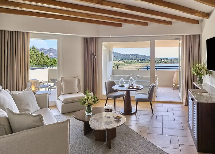 Baia Di Sardinia, Curio Collection By Hilton Resort Chia