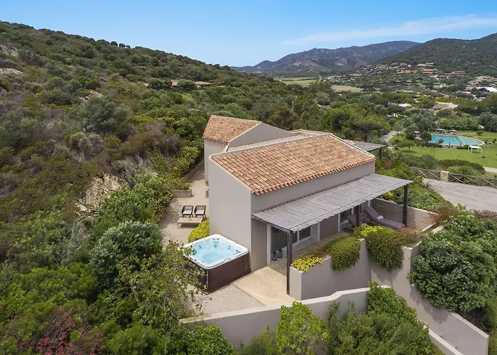 Resort Baia Di Sardinia, Curio Collection By Hilton 4*